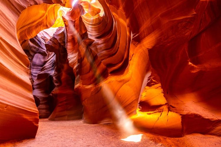 La lumière qui traverse Antelope Canyon