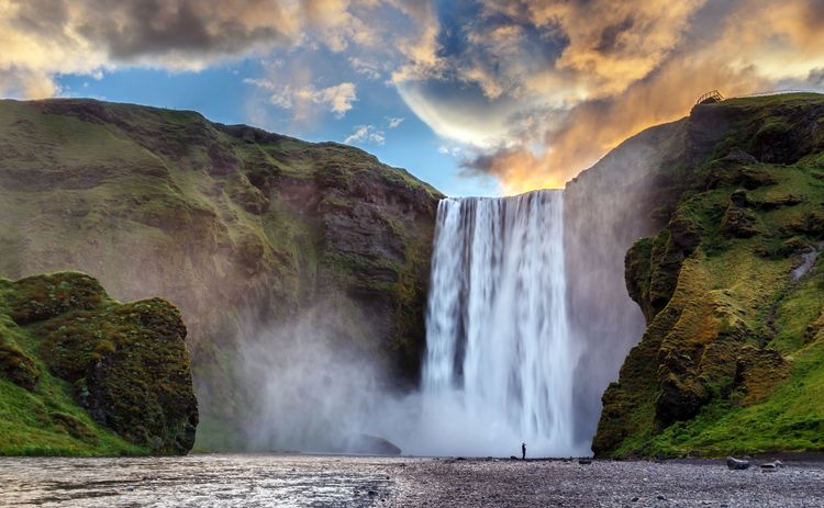 La majestueuse cascade de Skogafoss, non loin de Vik.
