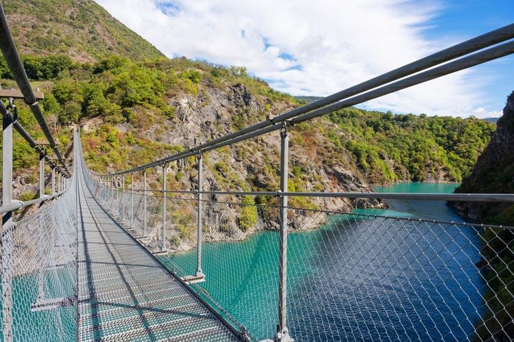 La passerelle himalayenne au dessus du lac de Monteynard