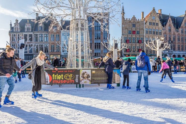 La patinoire Minnewater, Bruges, Belgique