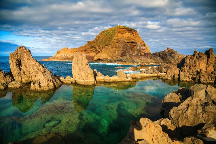 La piscine naturelle de Porto Moniz, Madère, Portugal
