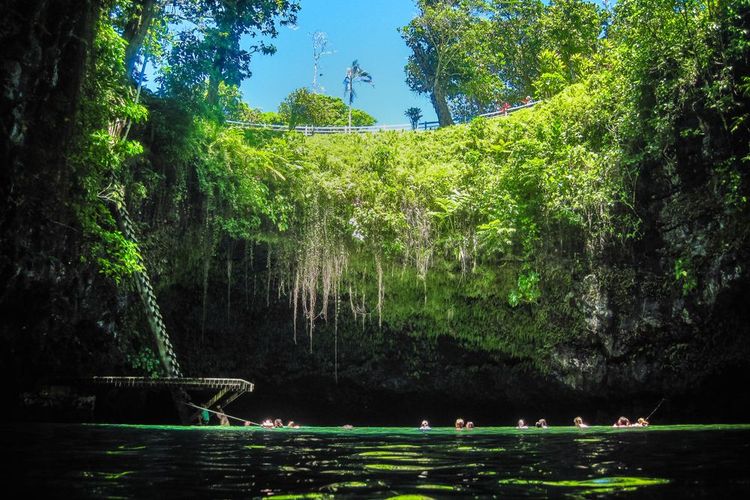 La piscine naturelle de Lotofaga vue de l'intérieure