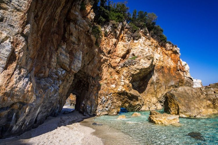 La plage de Mylopotamos au sud-est de la Thessalie, en Grèce continentale