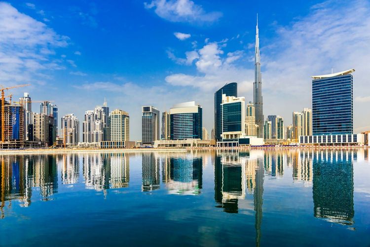 Die Skyline von Dubai und der Burj Khalifa - Luciano Mortula / 123RF