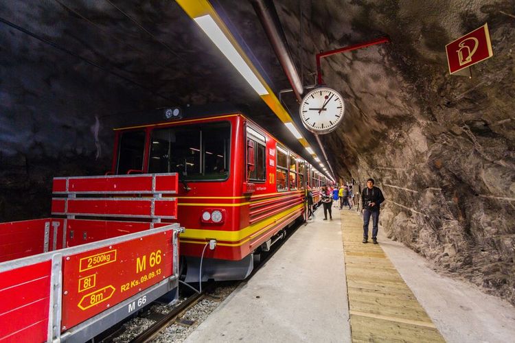 La station de Grindelwald sur le chemin pour Jungfraujoch , Suisse