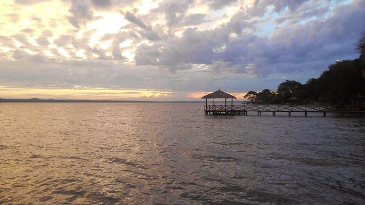 Le lac Ypacarai au coucher du soleil © oakvbnb.blogspot.com