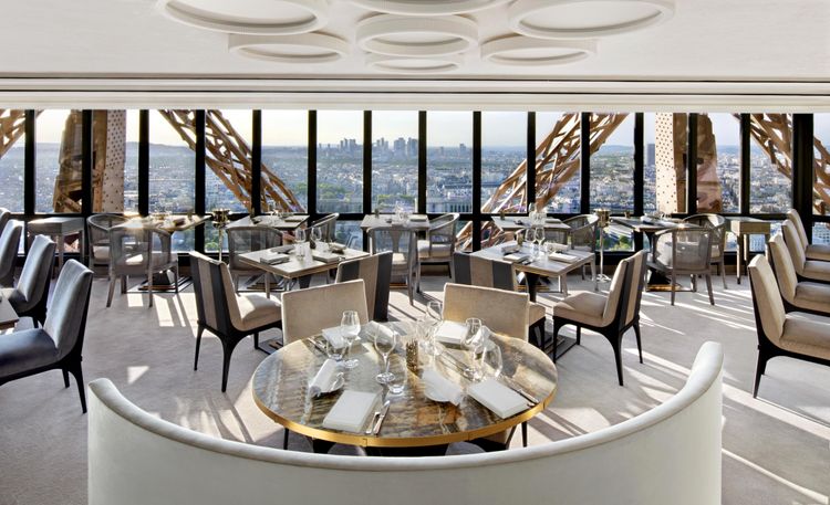 Le restaurant Le Jules Verne