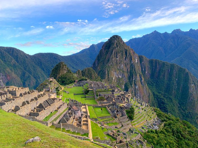 L'ancienne ville inca Machu Picchu dans les Andes