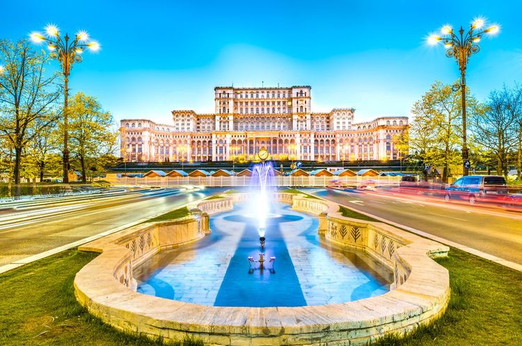 Le Palais du Parlement de la ville de Bucarest en Roumanie
