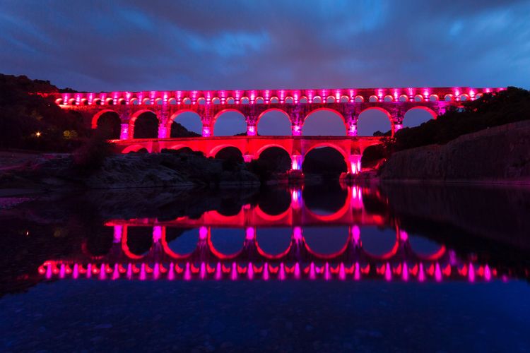 Le Pont du Gard illuminé par le spectacle Son et Lumière
