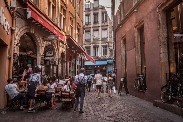 Les rues du vieux-Lyon sont toujours très animées