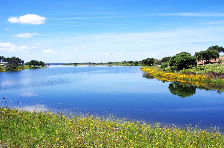 Le lac d'Alqueva dans l'Alentejo au Portugal