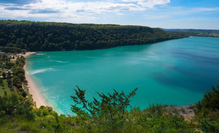 Le lac de Chalain dans le Jura - © Tanja Midgardson-shutterstock