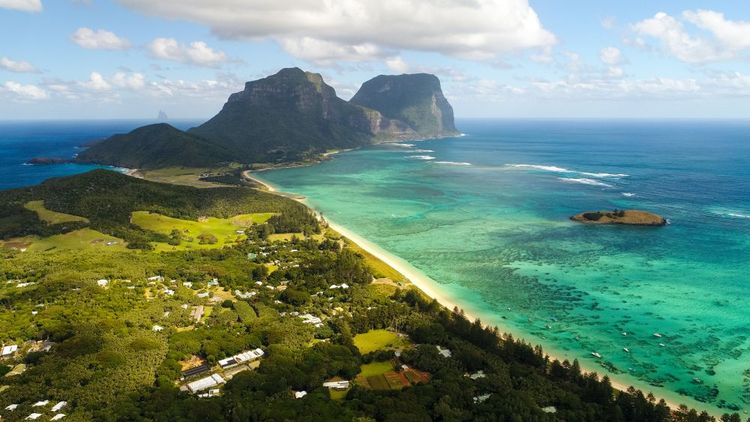 Le lagon bleu turquoise et le Mont Gower de l'île Lord Howe