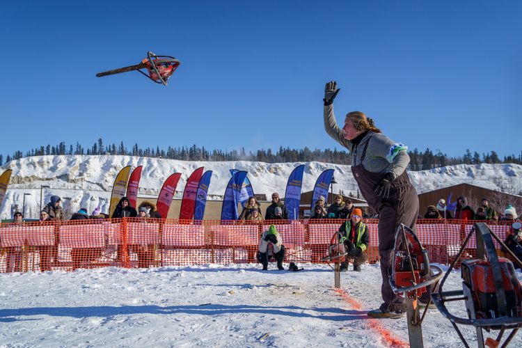 Le lancer de tronçonneuse © Destination Canada - 360 Tourisme