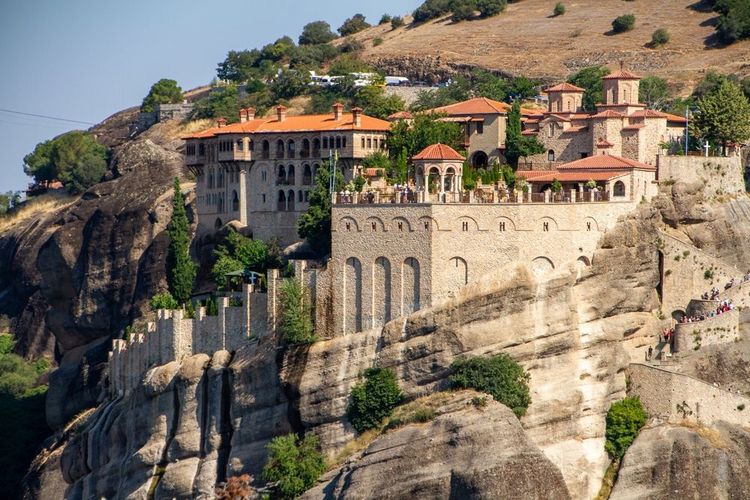 Les monastères perchés des Météores en Grèce