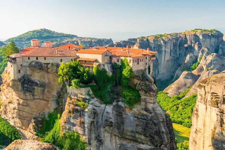 Les monastères perchés des Météores en Grèce