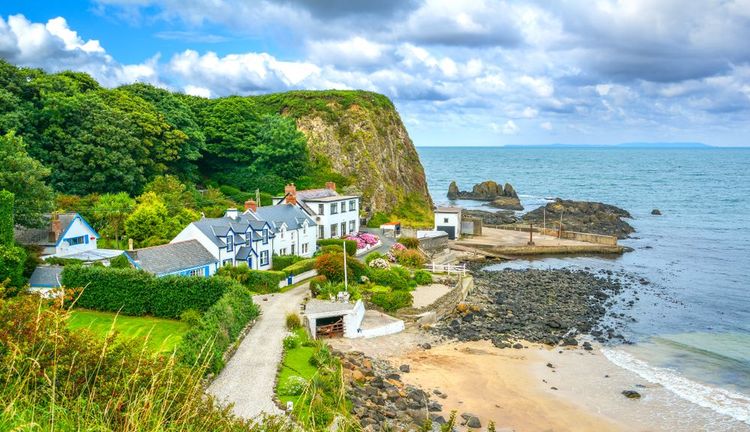 Le petit village de Portbradden en Irlande du Nord