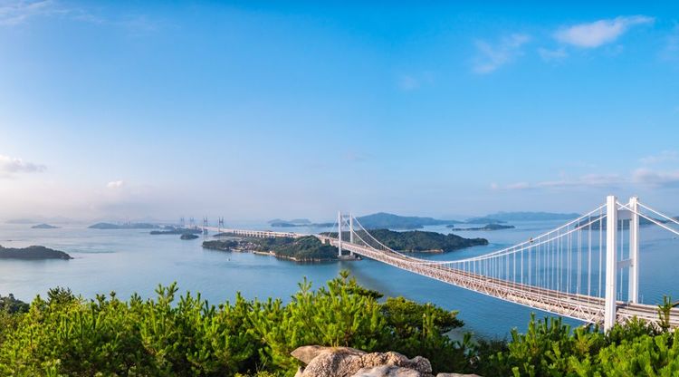 Le pont de Seto au Japon 