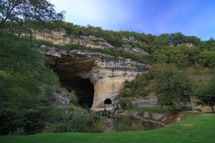Le porche de la grotte du Mas d'Azil