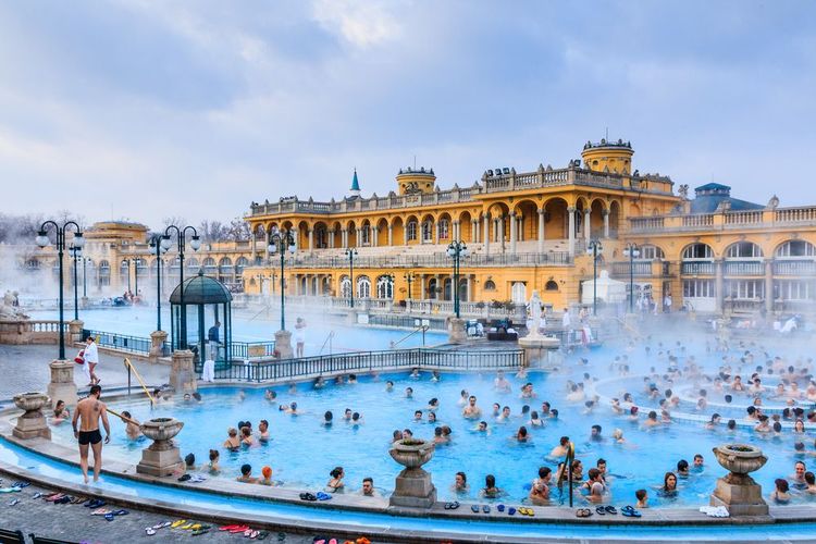 Les bains Széchenyi à Budapest, Hongrie