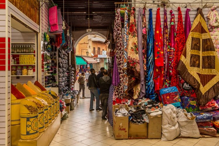 Les étals colorés du quartier de Mellah