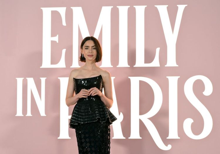 Lily Collins, l'actrice jouant Emily, lors de la première de la saison 4 à Los Angeles