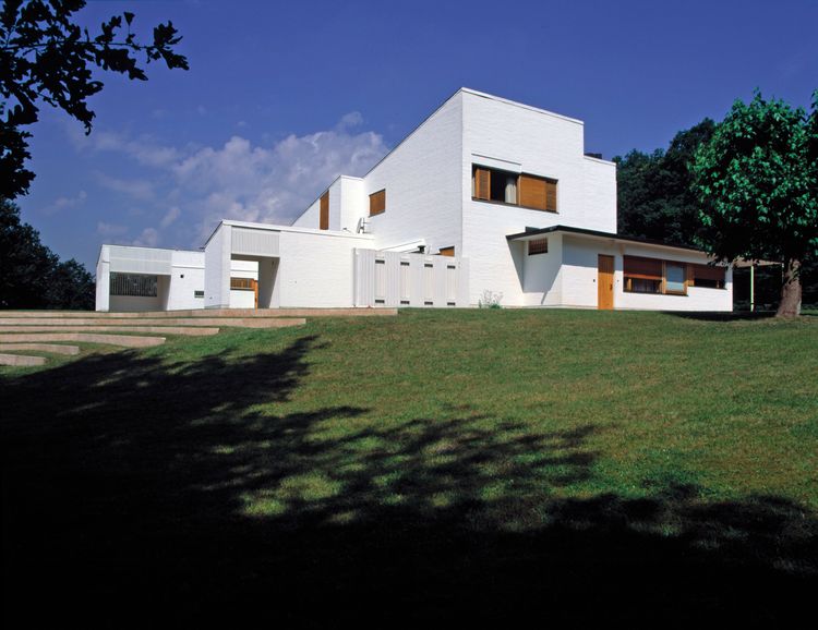 Image extérieure de la Maison Louis Carré ©Jari Jetsonen