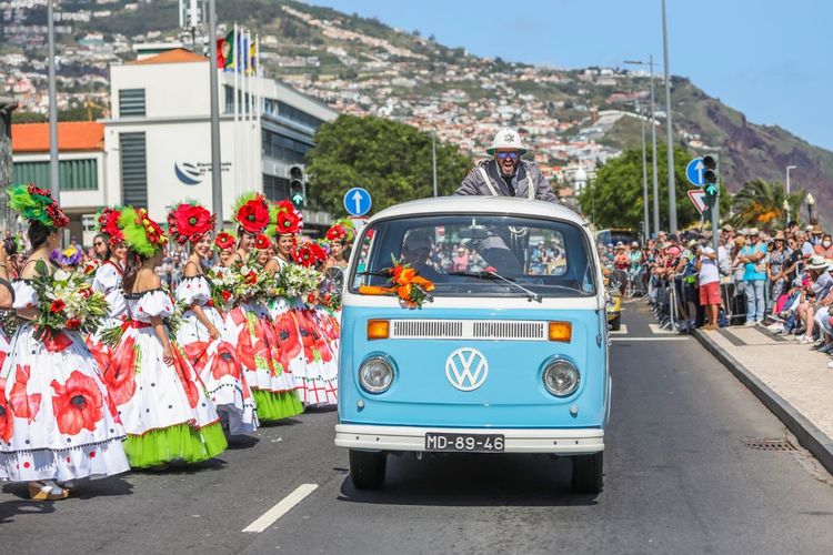 Pendant le Madeira Flower Auto Parade