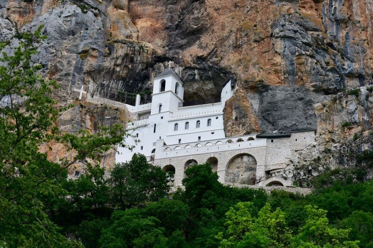 Au dessus des arbres, le monastère passe presque inaperçu © Carlos Rodrigues / EASYVOYAGE