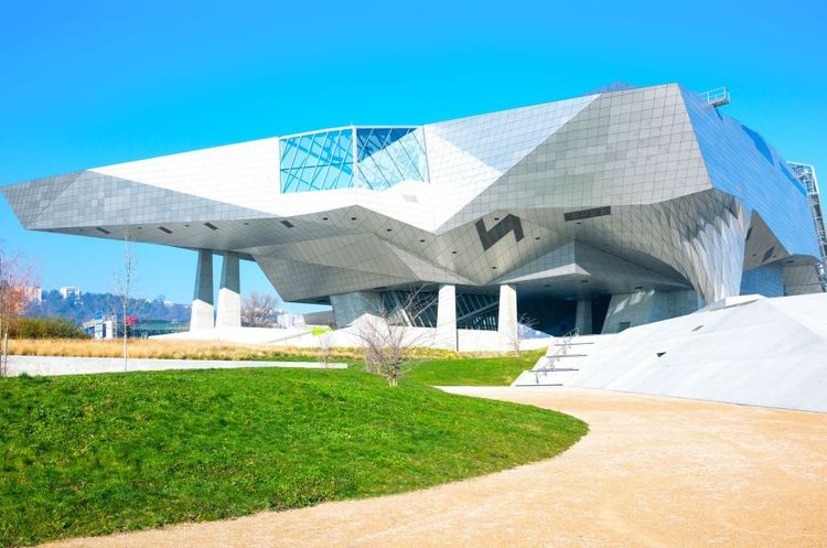 Le musée des confluences dans un bâtiment de style déconstructiviste © Giuseppe Masci/123RF
