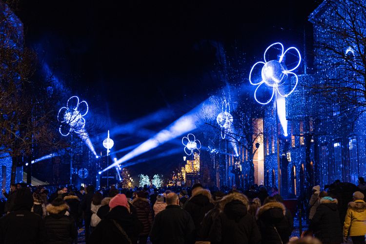 Les spectacles ont aussi lieu dans les rues © Noémie Cozette - Ville d'Epernay - Habits de Lumière