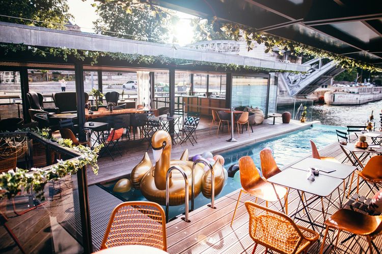 The basin and surrounding lounges