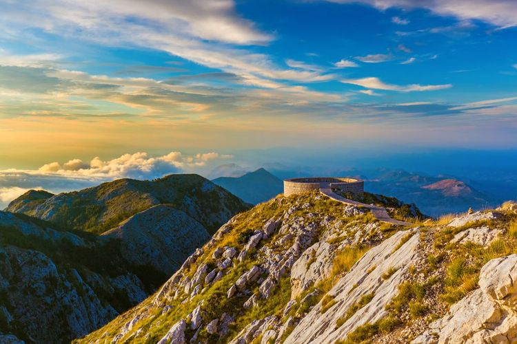 Parc national des Monts Lovcen au coucher du soleil au Monténégro