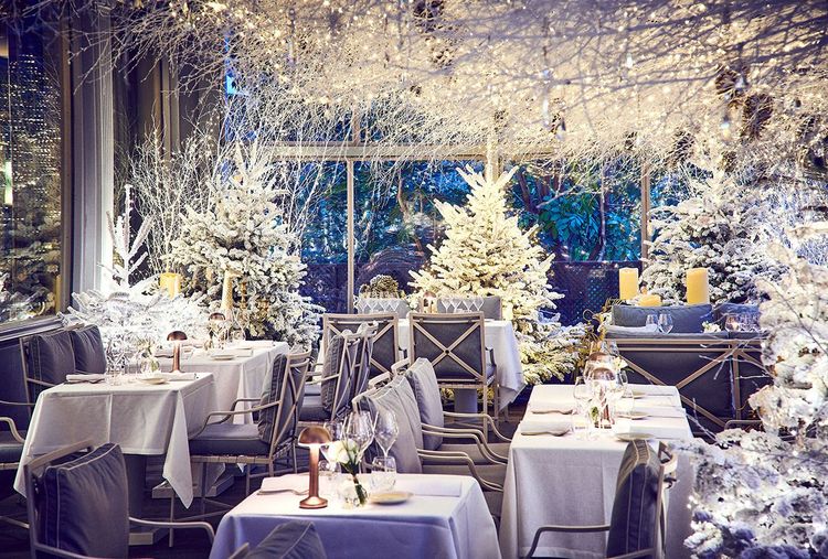 Les tables de fête dressées du Pavyllon