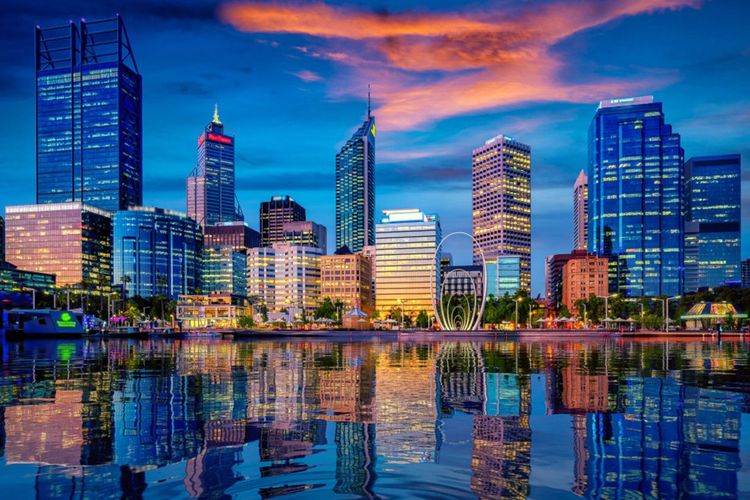 La ville de Perth à la tombée de la nuit © anek.soowannaphoom/Shutterstock