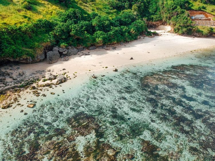 Plage de Gunung Umbrella beach