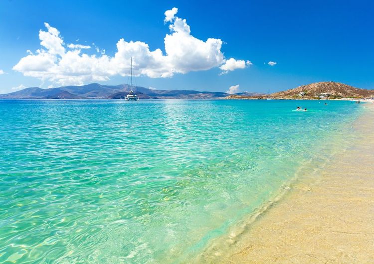 Plage paradisiaque de l'île de Naxos en Grèce
