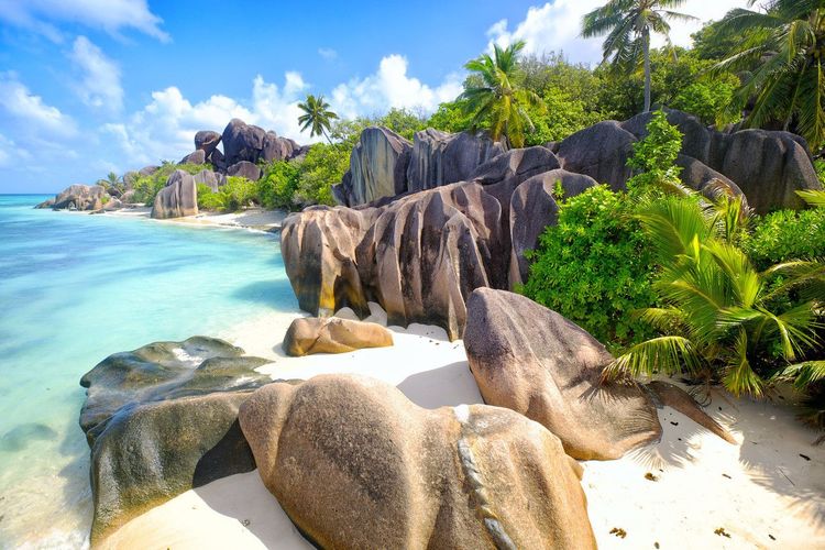 Plage sur l'île de la Digue aux Seychelles