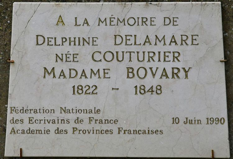 La plaque commémorative de Delphine Delamare à Ry