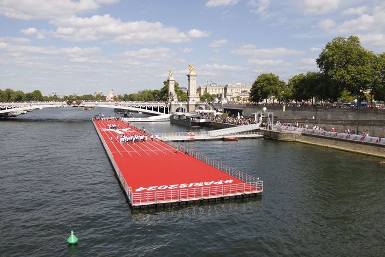 Plateforme sur la Seine