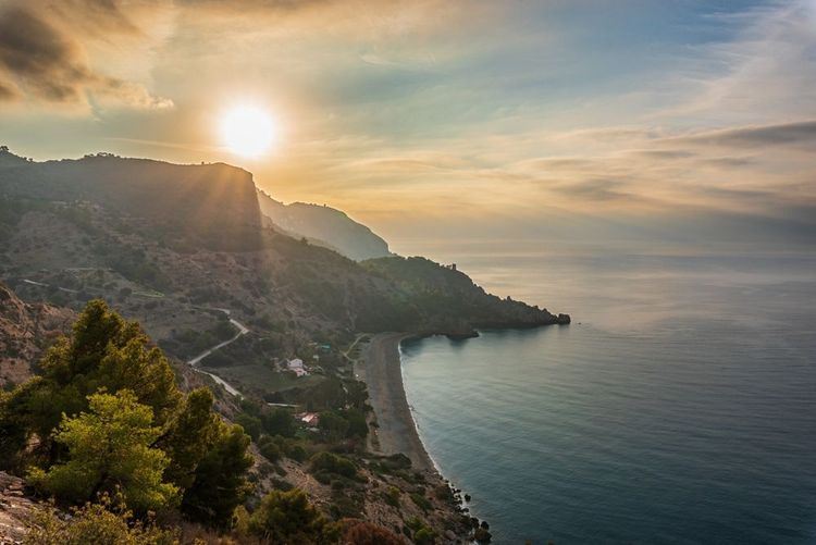 Vue depuis la montagne sur la playa del Cañuelo