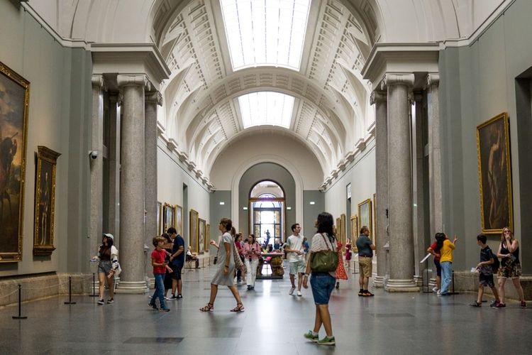 Le couloir central du musée du Prado à Madrid