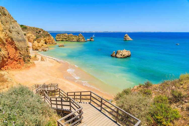 Praia de Dona Ana, Portugal