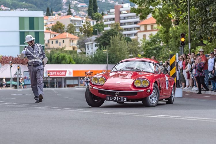 Mise en scène automobile pendant le Rampa dos Barreiros