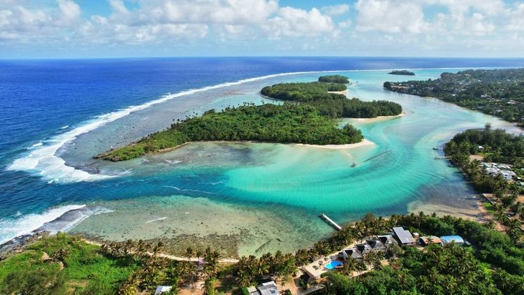 Vue aérienne sur la plus grande île de l'archipel, l'île Rarotonga