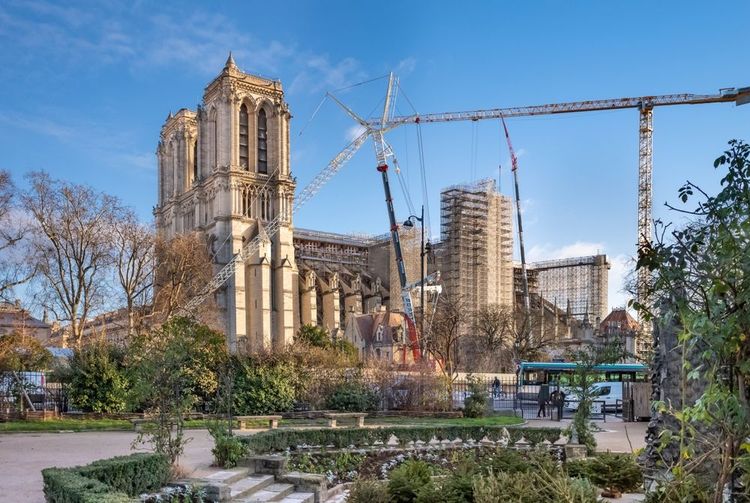 Reconstruction de la cathédrale Notre-Dame de Paris après l'incendie