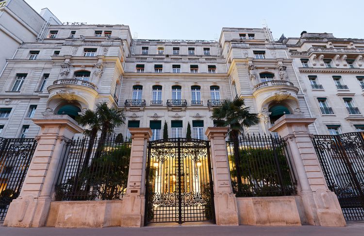 Shangri La, Paris