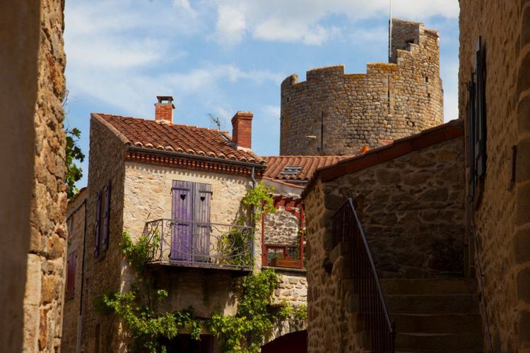 La façade en pierre d'une maison de Montpeyroux © stefano cellai / Shutterstock
