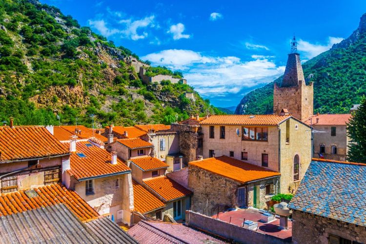 Villefranche-de-Conflent dans les Pyrénées-Orientales - © trabantos / Shutterstock